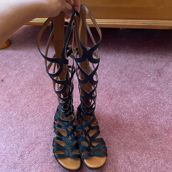 Gentle Souls Black Gladiator Sandals - Size 7.5 - Picture 4 of 14